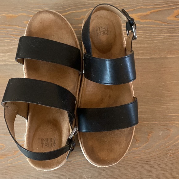 Time&Tru Sandals - Picture 3 of 5